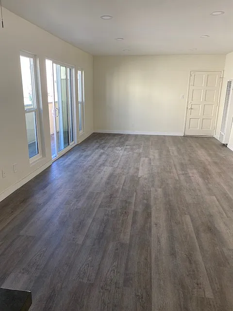 2 bed, 1000 sqft, $2,400 — Photo 2