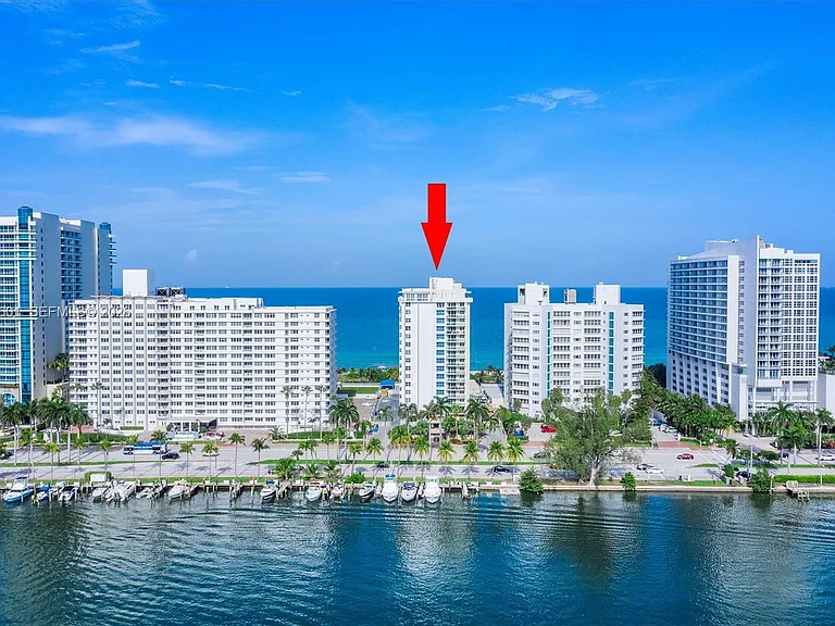 5001 Collins Ave #9H — Photo 2