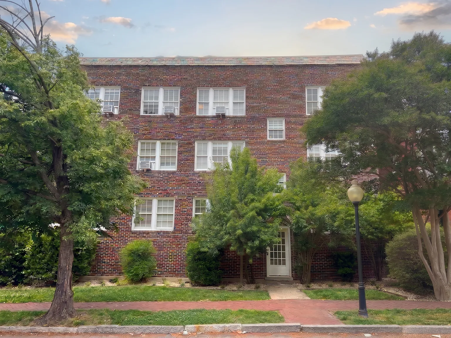 327 Washington St — Photo 2