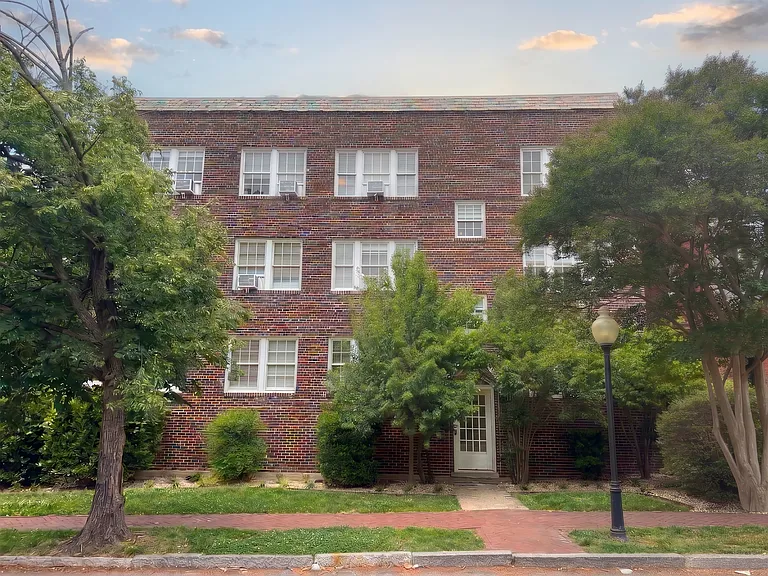 327 Washington St — Photo 3