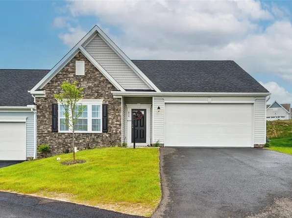 814 Curtman Ct, New Kensington, PA 15068