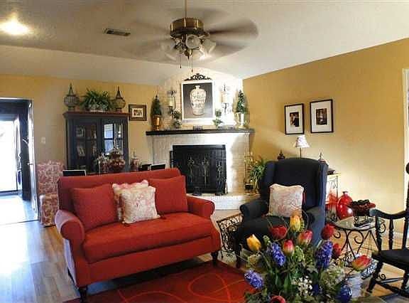 3rd image of 1101 Briarmeadow Dr
