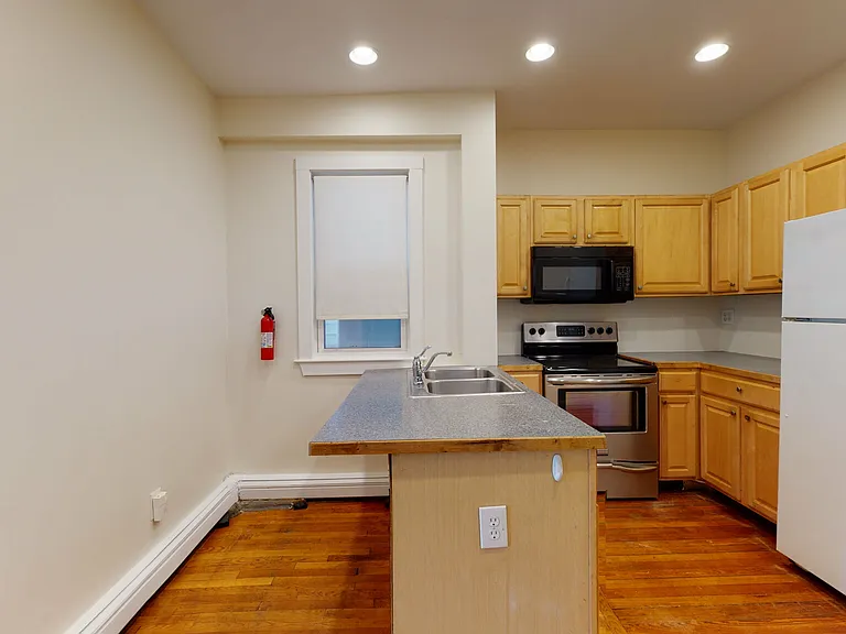 15-2 Linden St — Photo 13