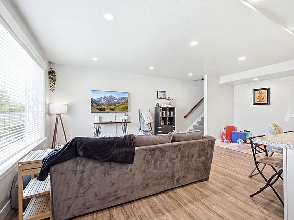 3rd image of 9290 S Rose Cottage Way