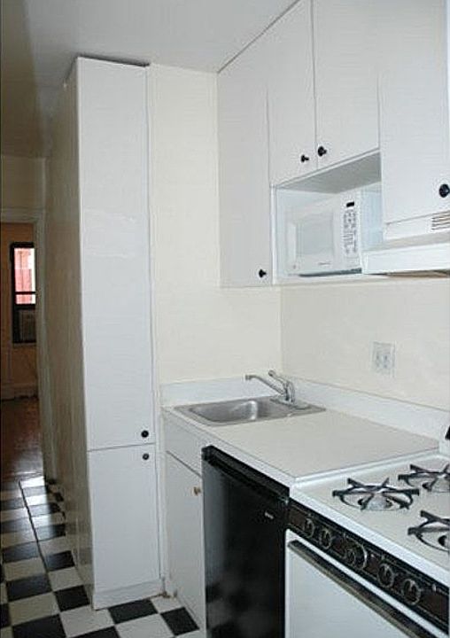 1st image of 10 Waverly Pl