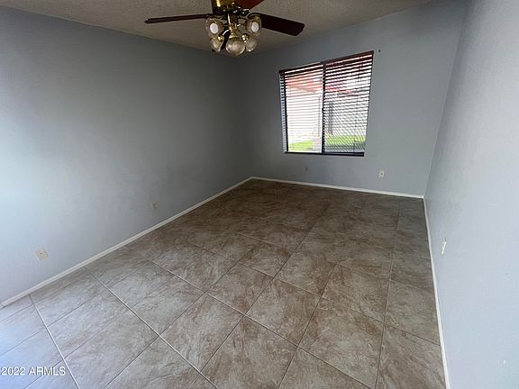 4th image of 2842 E Beck Ln Unit 4