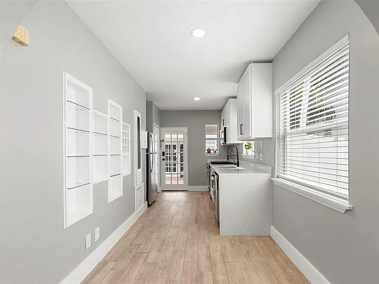 1906 W Gray St — Photo 19
