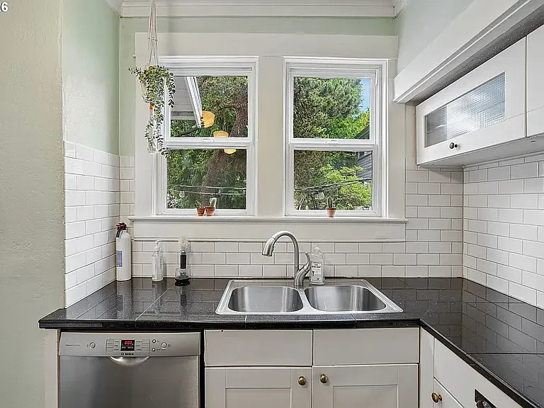 71 NE Alberta St — Photo 11