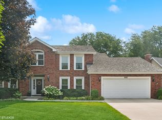 940 Windhaven Rd, Libertyville, IL 60048