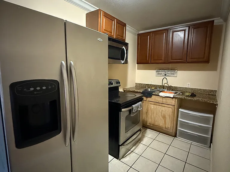 1550 Cross Lake Blvd #C — Photo 4