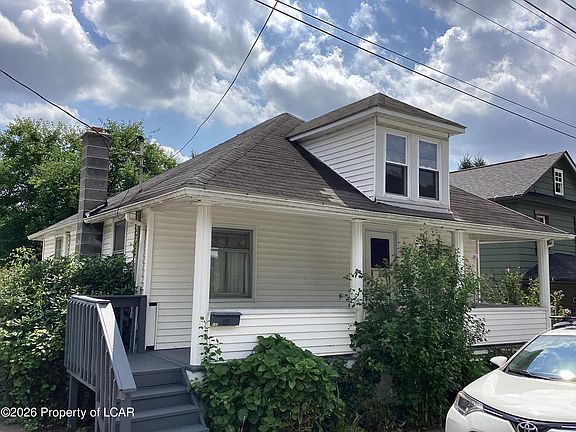 3rd image of 105 Diamond St