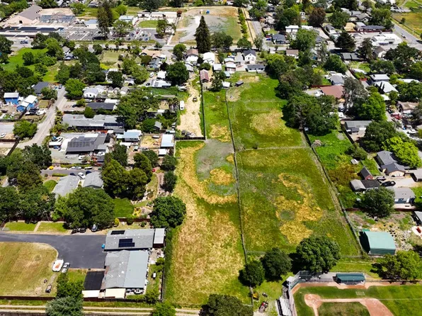 1047 S Wright Road, Santa Rosa, CA 95407