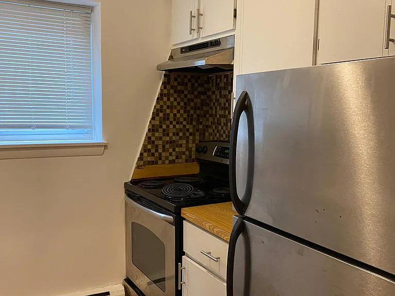 425 S Huntington Ave #2 — Photo 6