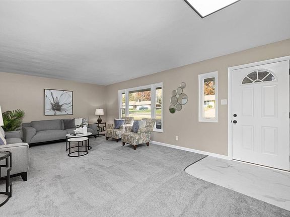 4th image of 7 Rolling Hills Dr