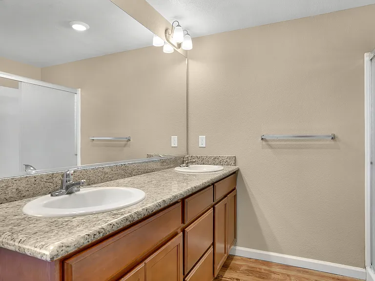 Ruby Vista Apartment — Photo 28