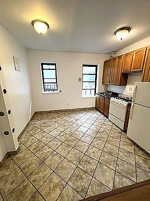 2nd image of 21-27 33rd St #4L