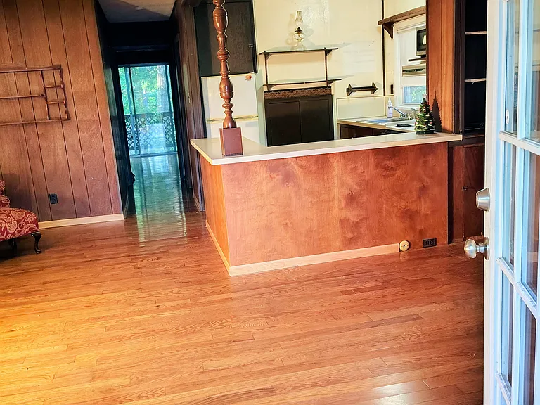 2076 Ulster Ave #5 — Photo 3