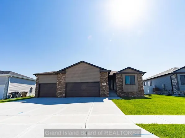1647 Stonewood Ave, Grand Island, NE 68803