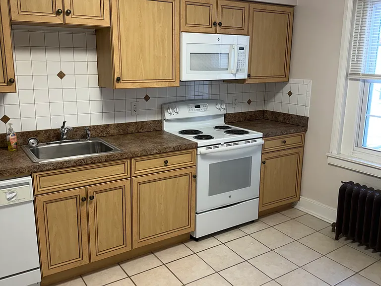 49 E High St #2 — Photo 3