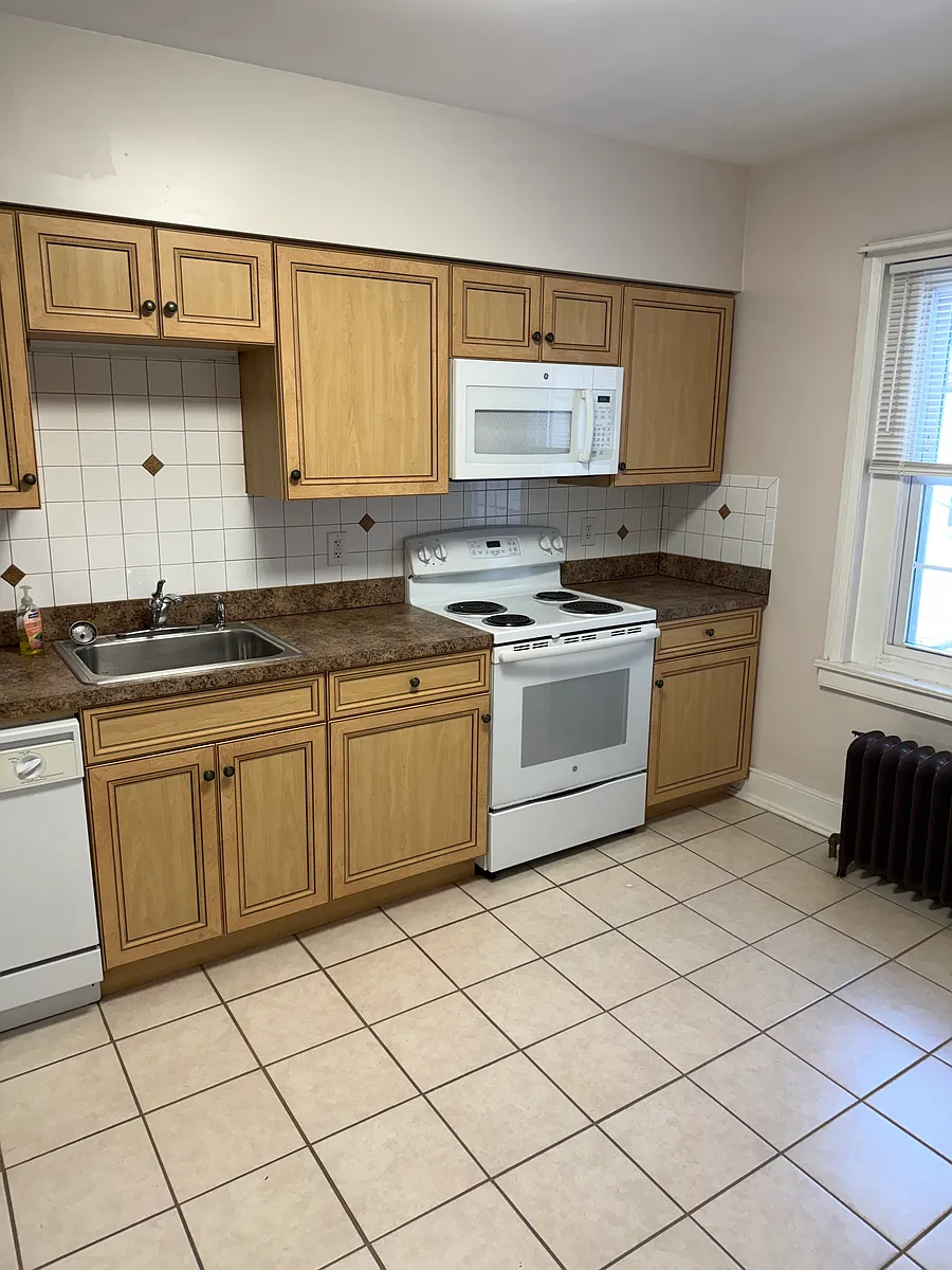 Building Photo - 49 E High St #2