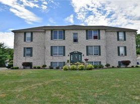 912 Pearson Cir, Youngstown, OH