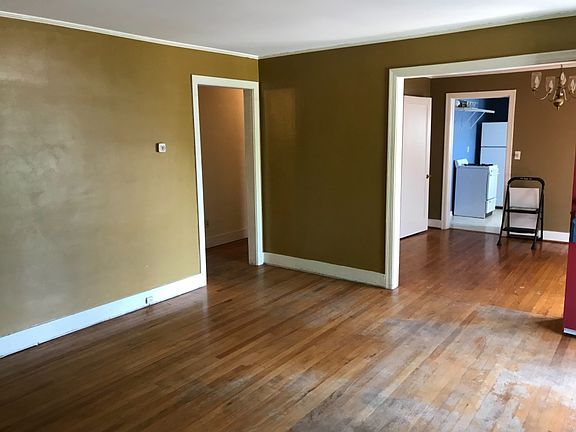 3rd image of 32 Arlington Dr
