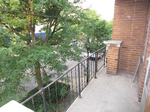 2nd image of 21 N Elm St APT 2
