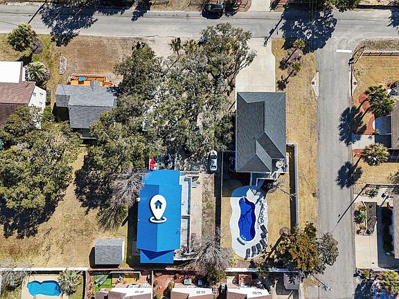4th image of 1710 Holly Dr.