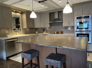 930 Taylor Dr APT 208, Gurnee, IL 60031