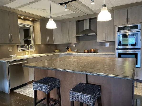 930 Taylor Dr APT 208, Gurnee, IL 60031