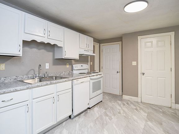 2nd image of 320 N Ashland Ave