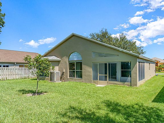 2nd image of 8057 Bracken Ln