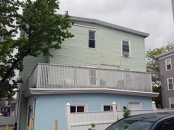 3rd image of 256 Jefferson Ave