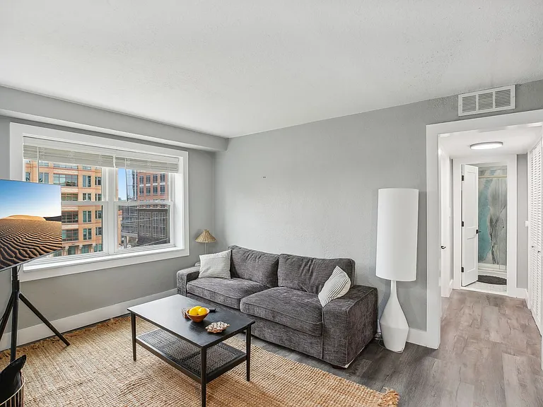 Broadway 46 Apartments — Photo 13