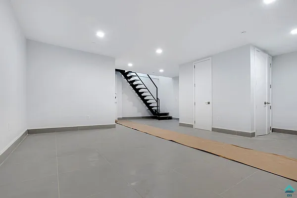 Rented by EXR | media 6