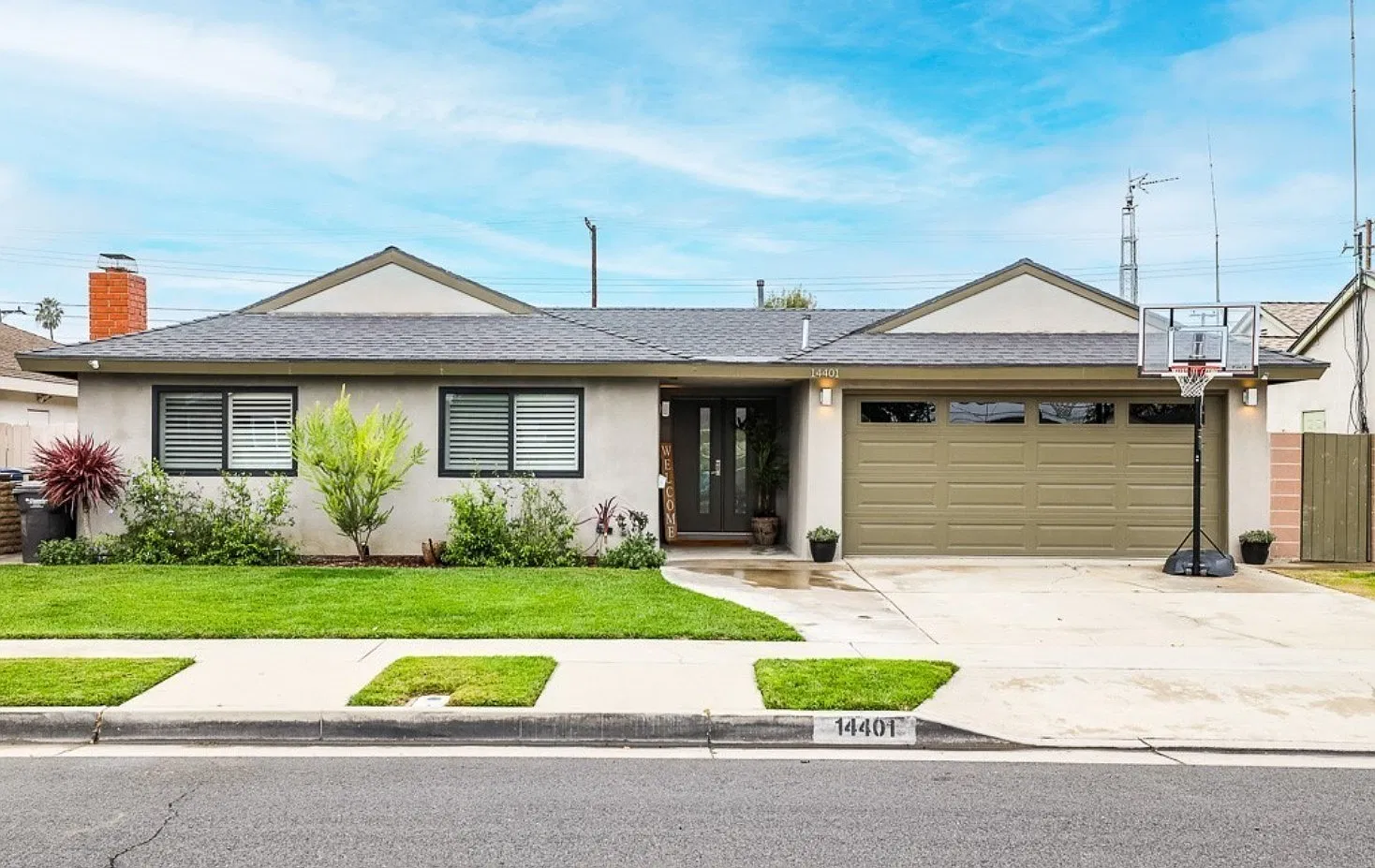 4 bed, 1816 sqft, $4,950 — Photo 1