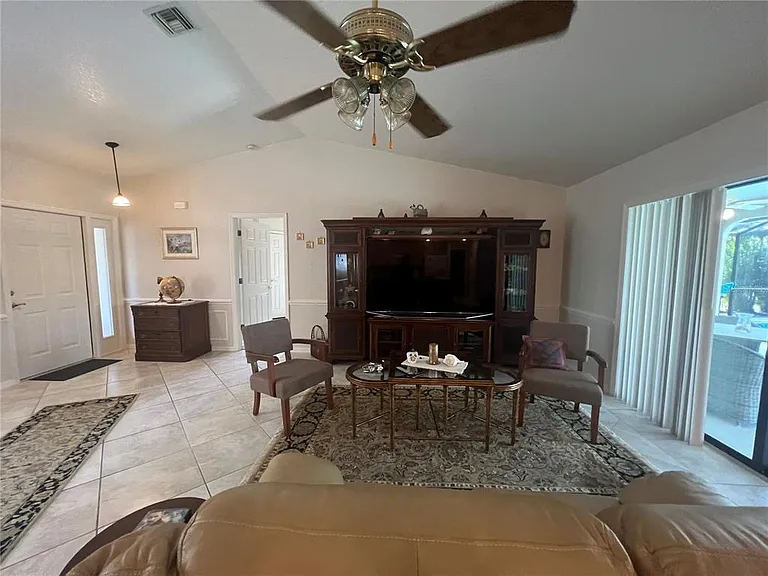 3177 Clifford St — Photo 5