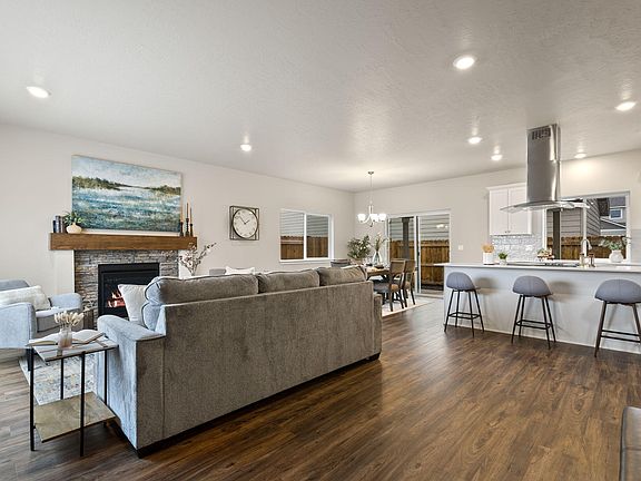 4th image of 21162 SE Golden Market Ln #29