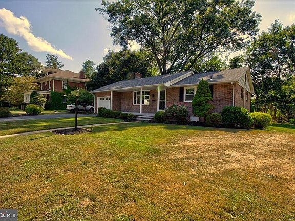 3rd image of 48 Upland Rd