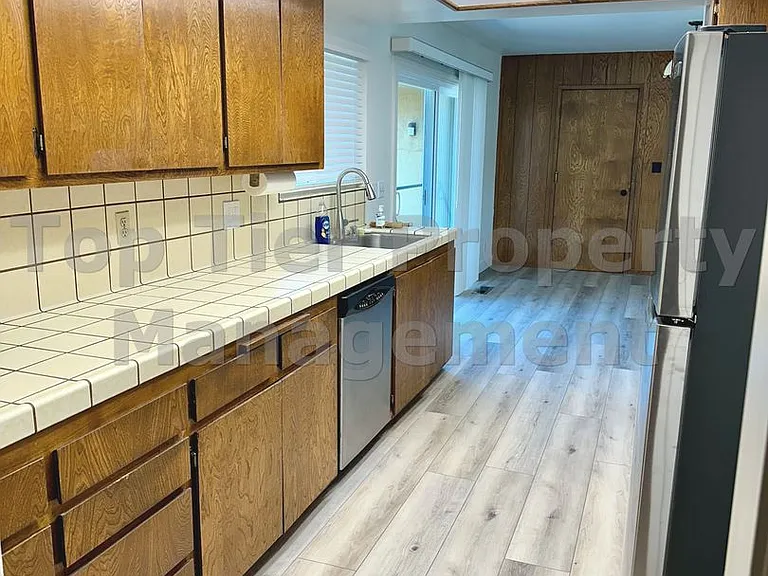2265 Walnut Blvd — Photo 6