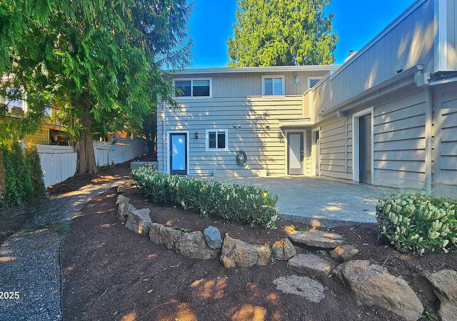 Modern 1 Bed, 1 Bath in Prime Roosevelt Location — Photo 1