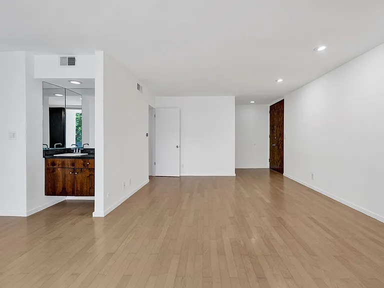 1147 N Clark St #206 — Photo 7