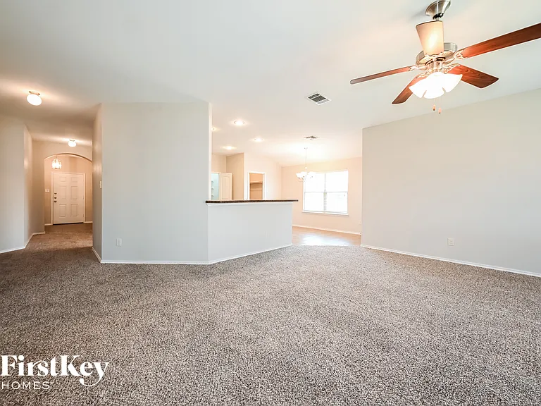202 Patriot Pkwy — Photo 4