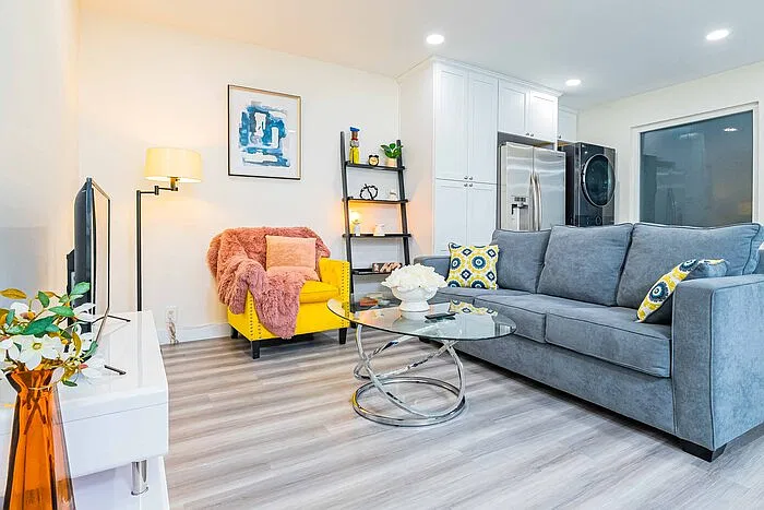 2615 Lake Ave — Photo 4