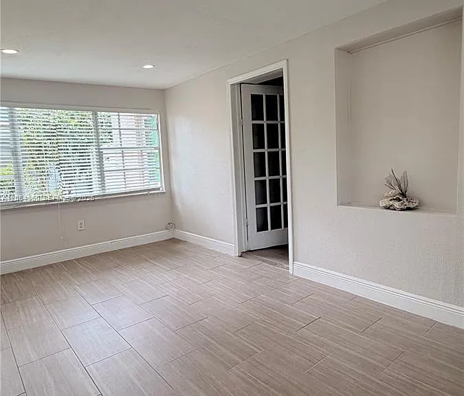 250 SW 7th St — Photo 25