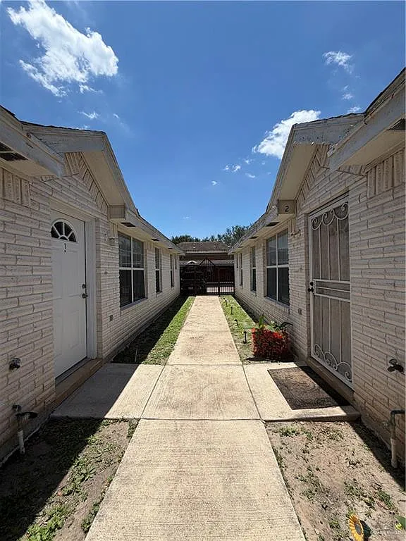 Building Photo - 2508 Cervantes Ave
