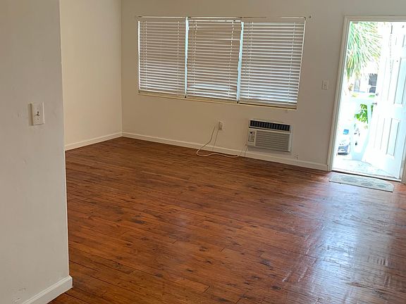 2nd image of 1451 NE 170th St APT 208A