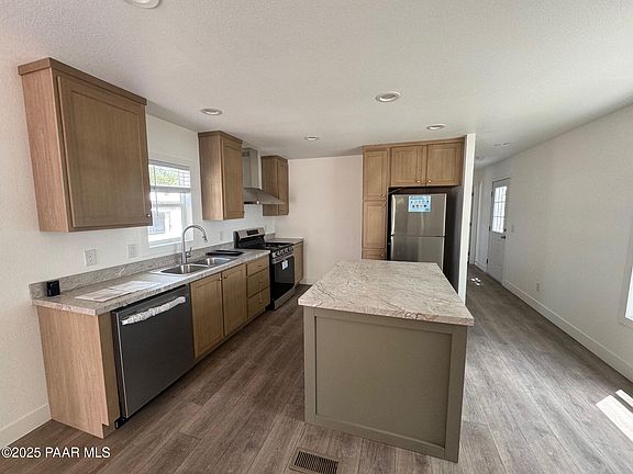 3rd image of 615 West St #5