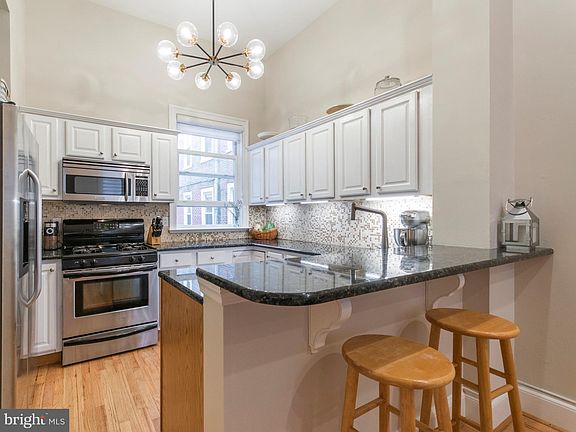 4th image of 1721 Wallace St #103