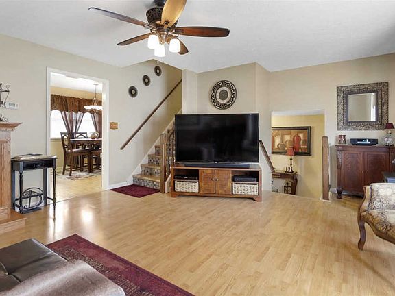 4th image of 2340 Glade Dr